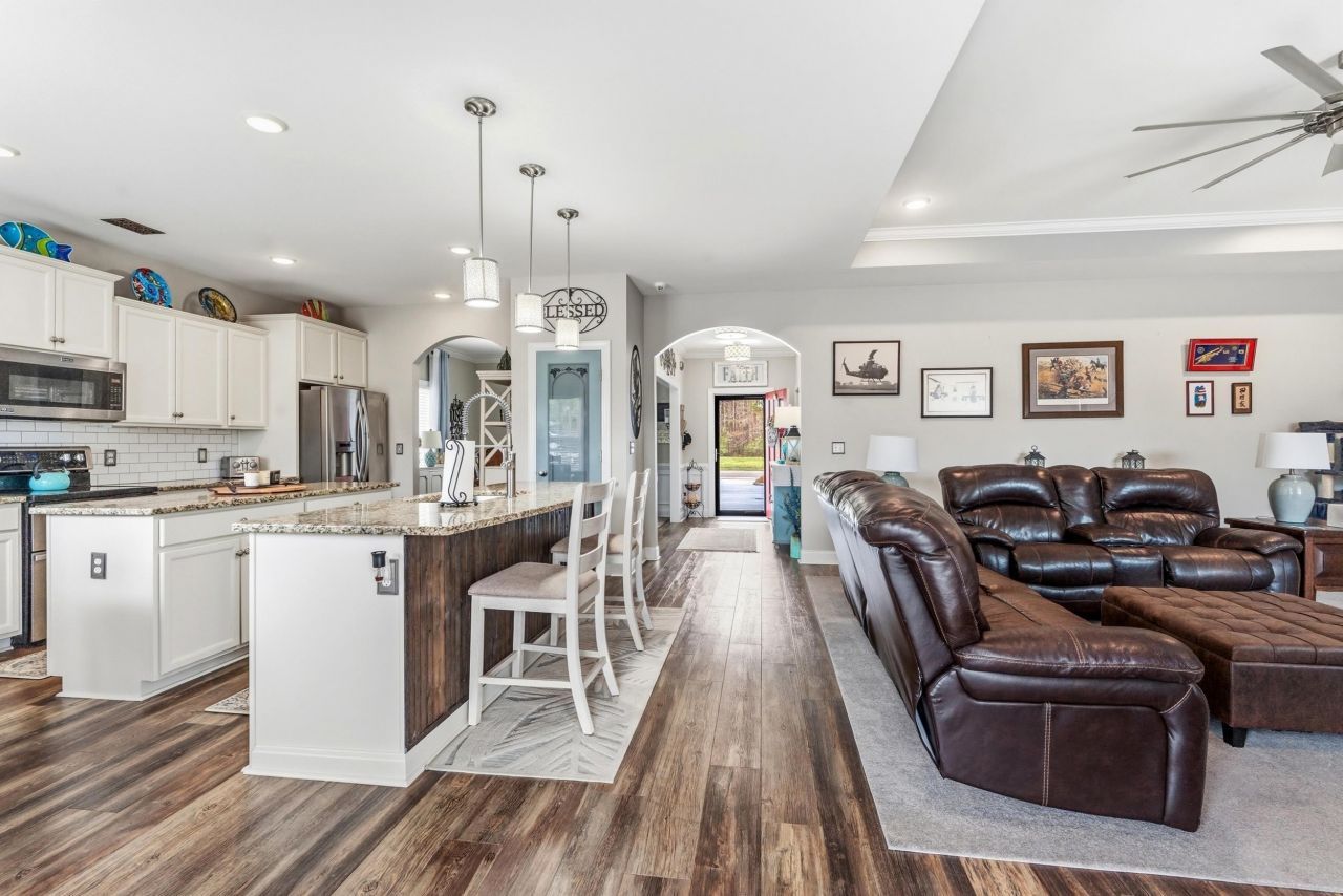 1111 Maccoa Dr. Photo 10