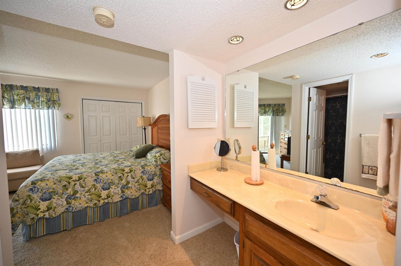 4290 Pinehurst Circle  Photo 10