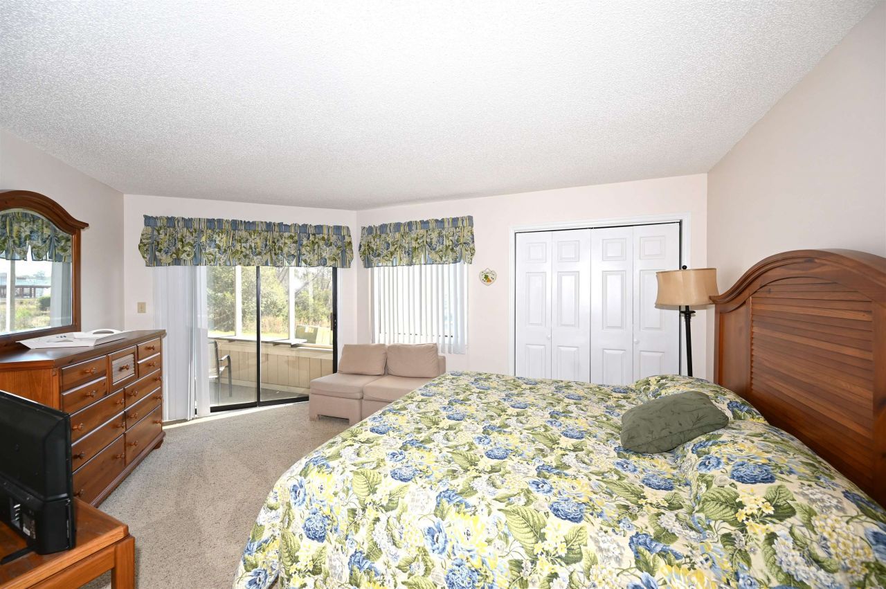 4290 Pinehurst Circle  Photo 11