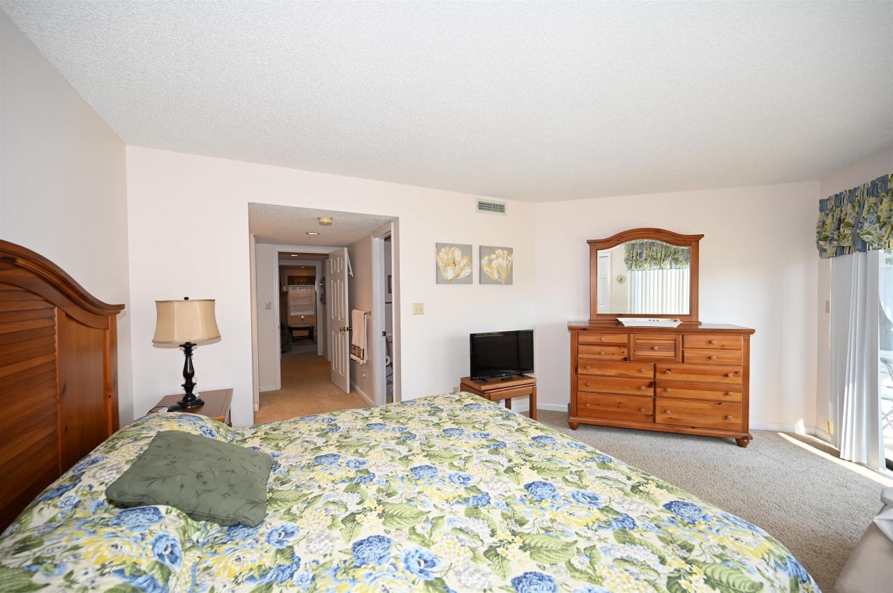 4290 Pinehurst Circle  Photo 13