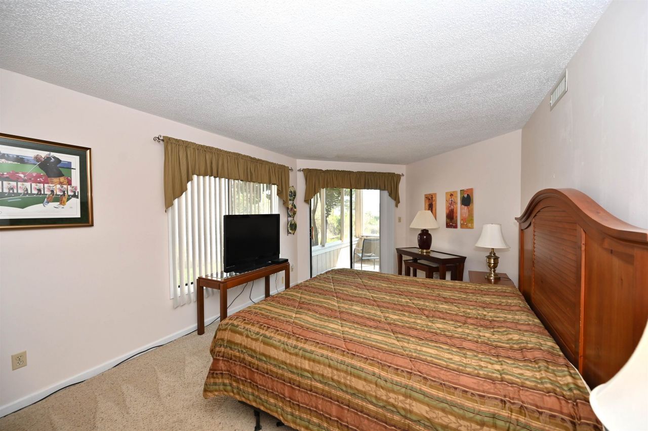 4290 Pinehurst Circle  Photo 15