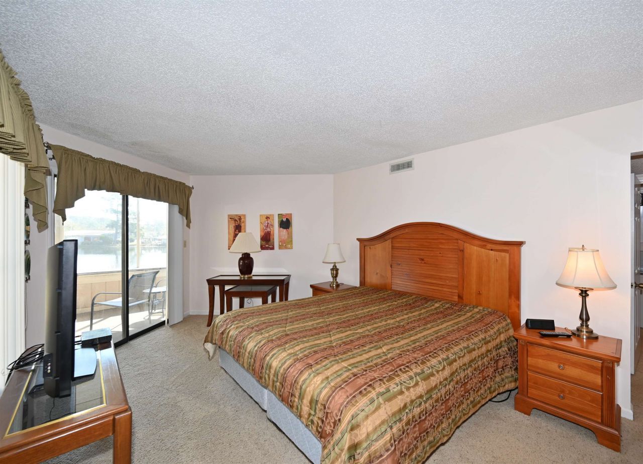 4290 Pinehurst Circle  Photo 16