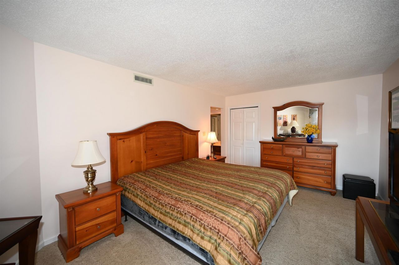 4290 Pinehurst Circle  Photo 17