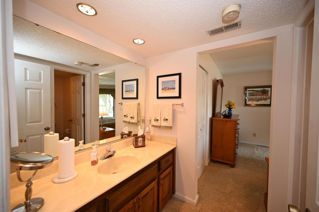 4290 Pinehurst Circle  Photo 18