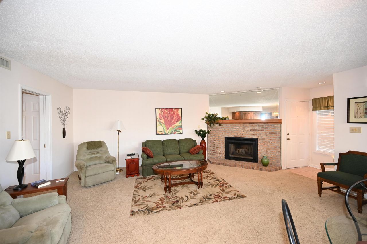 4290 Pinehurst Circle  Photo 4