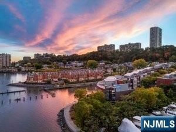 22 Vela Way, EDGEWATER, NJ 07020