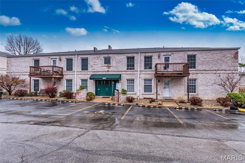 4351 Chateau De Ville Drive, Unit C, Saint Louis, MO 63129 Main Photo