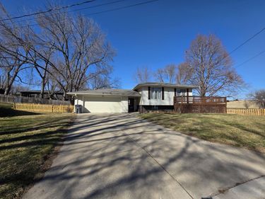 100 MAPLE Drive, TREYNOR, IA 51575