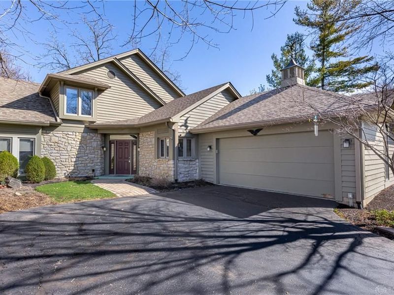 889 Lincoln Woods Court, Kettering, OH 45429 Photo 1