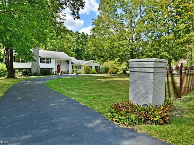 4810 Logan Way, Hubbard, OH 44425 Photo 2