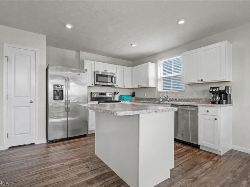 2682 Himelrigh Boulevard, Barberton, OH 44203 Photo 8