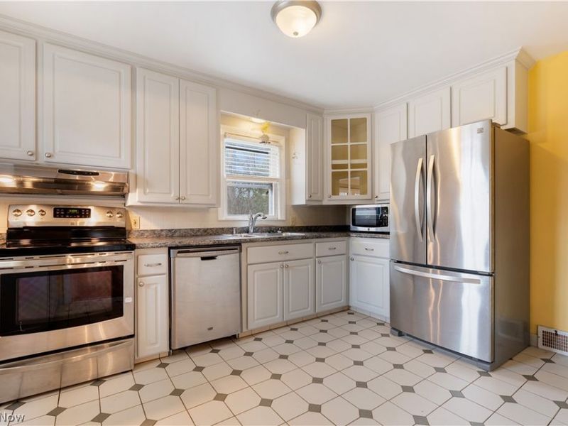 240 Sand Run Road, Akron, OH 44313 Photo 17