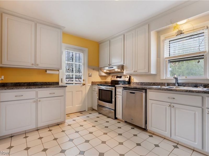 240 Sand Run Road, Akron, OH 44313 Photo 18