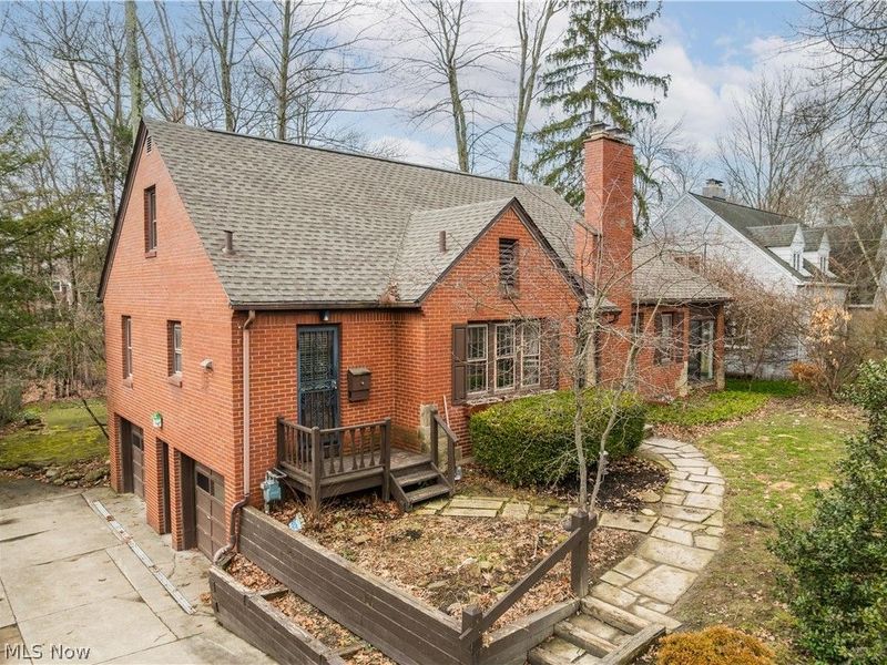 240 Sand Run Road, Akron, OH 44313 Photo 3