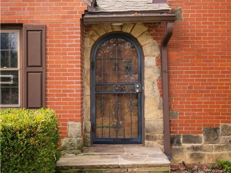 240 Sand Run Road, Akron, OH 44313 Photo 4