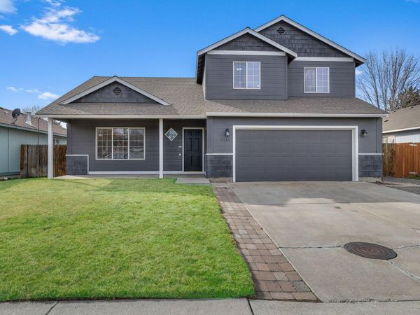 2545 NE 7th Lane, Redmond, OR 97756