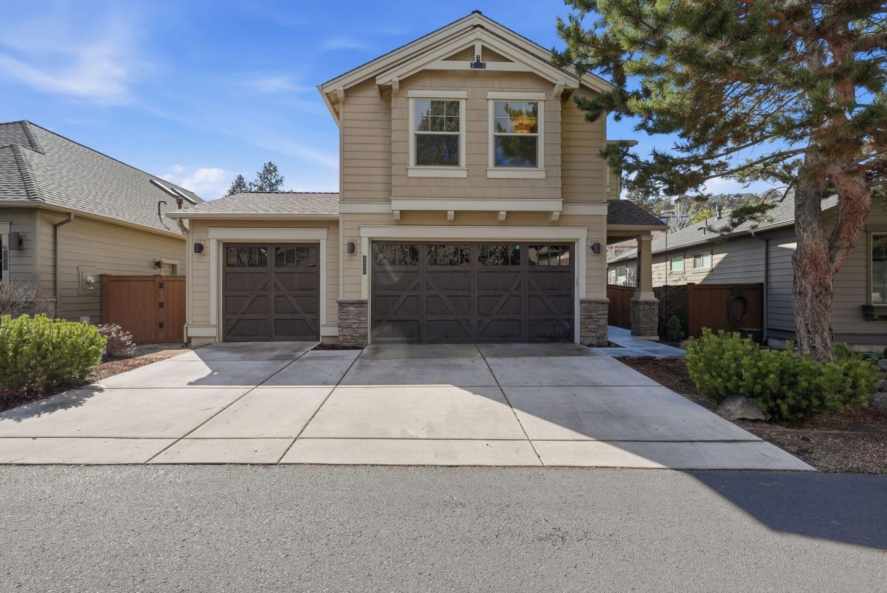3031 NW Clubhouse Drive, Bend, OR 97703 Main Photo