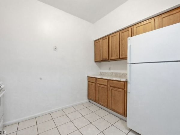 44 3Rd St, Newark, NJ 07107