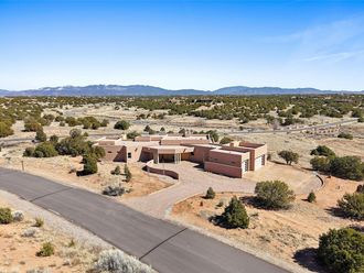 2 Calle Ventoso W Santa Fe, NM 87506
