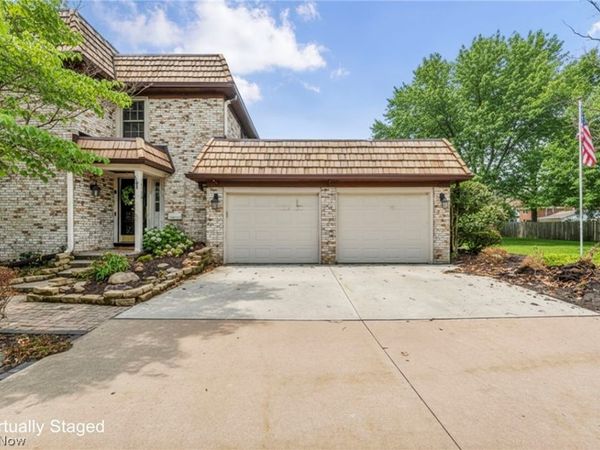 1179 Harwich Court, Unit 202, Rocky River, OH 44116