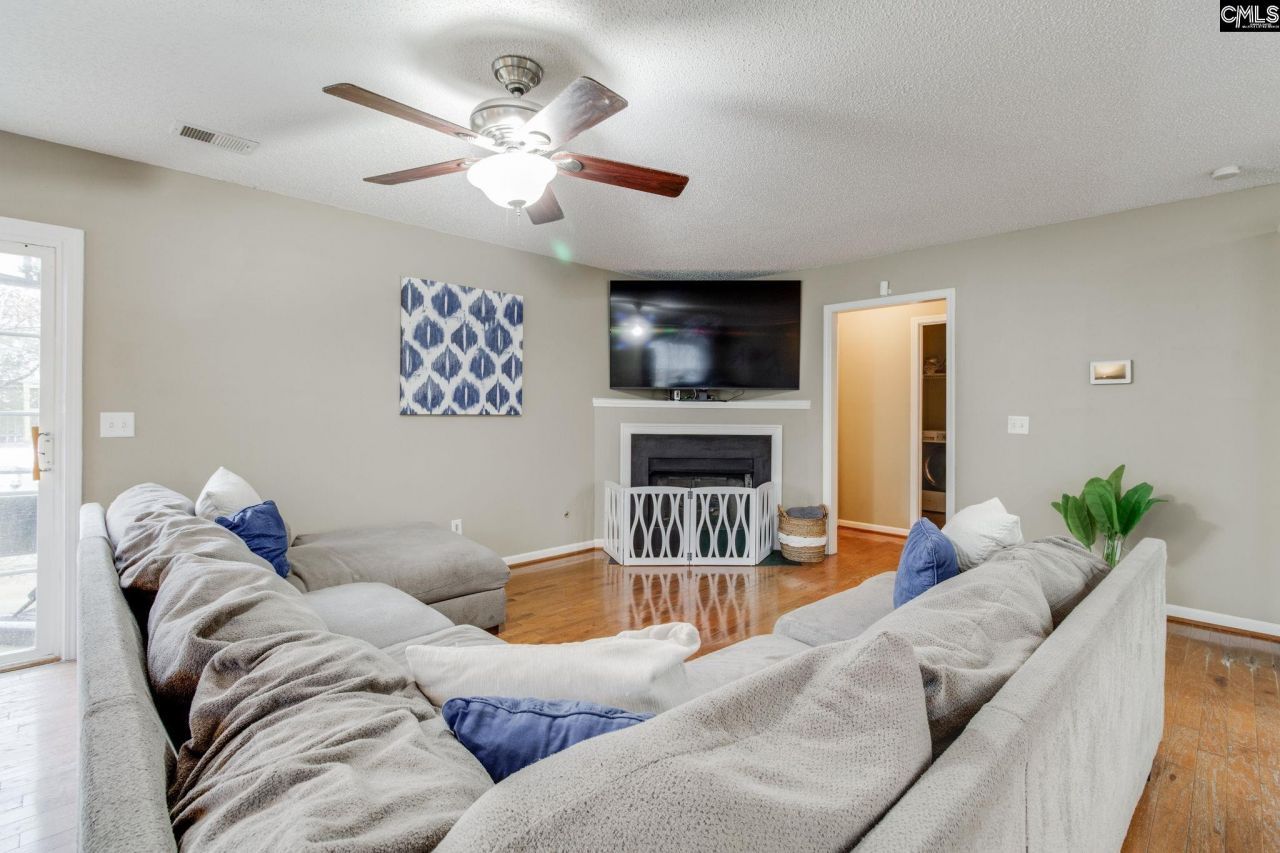 214 Pine Loop Drive  Photo 10