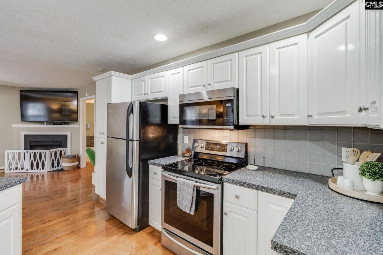 214 Pine Loop Drive  Photo 8