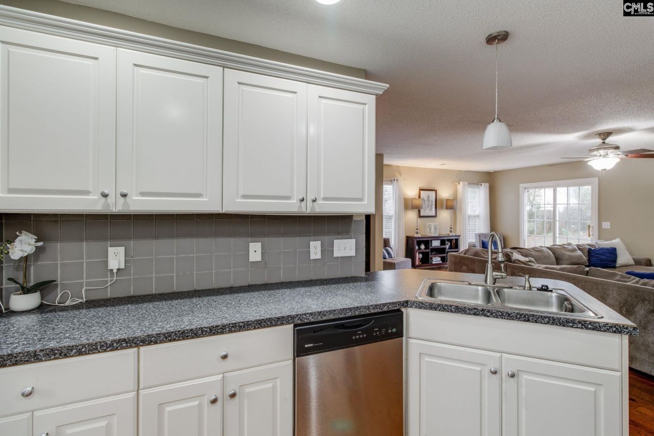 214 Pine Loop Drive  Photo 9