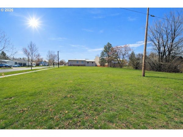 1102 Y AVE, La Grande, OR 97850