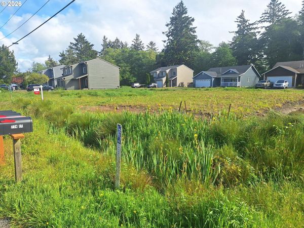 590 7TH AVE, Hammond, OR 97121