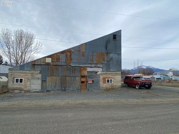 621 JOHN ST, Haines, OR 97833