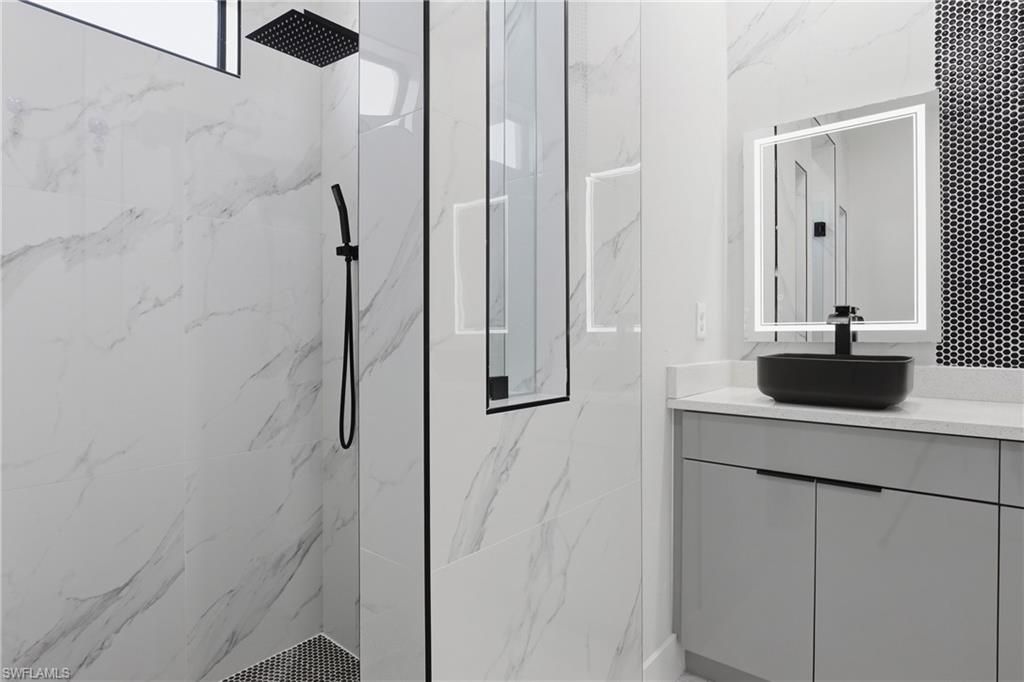 1108 NE 19th Ter , Cape Coral, FL 33909 Photo