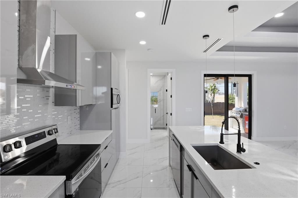 1108 NE 19th Ter , Cape Coral, FL 33909 Photo