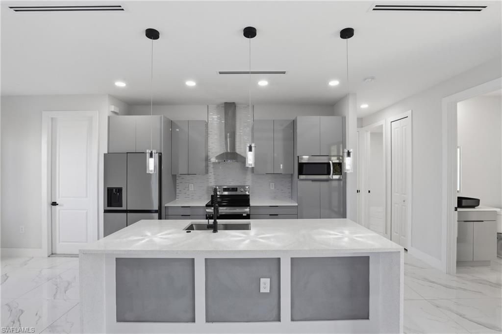 1108 NE 19th Ter , Cape Coral, FL 33909 Photo