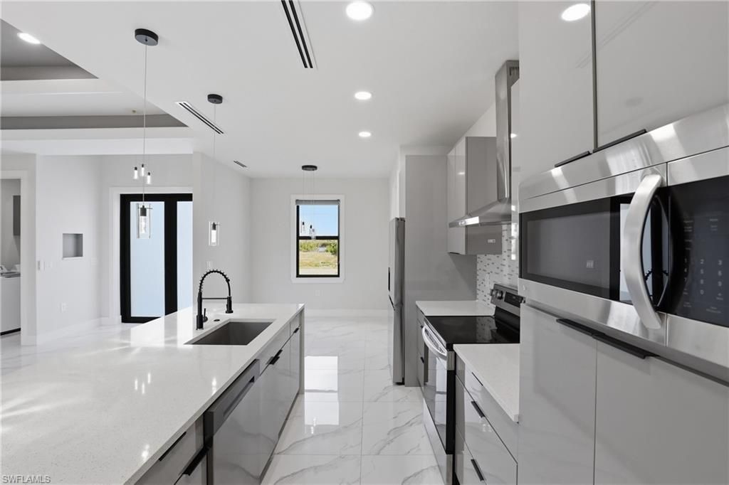 1108 NE 19th Ter , Cape Coral, FL 33909 Photo