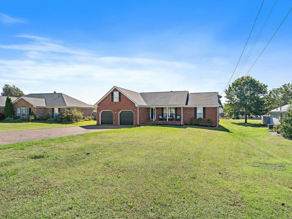 649 Woodburn Dr , Smyrna, TN 37167