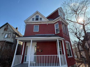 666 Sims Avenue , Saint Paul, MN 55106