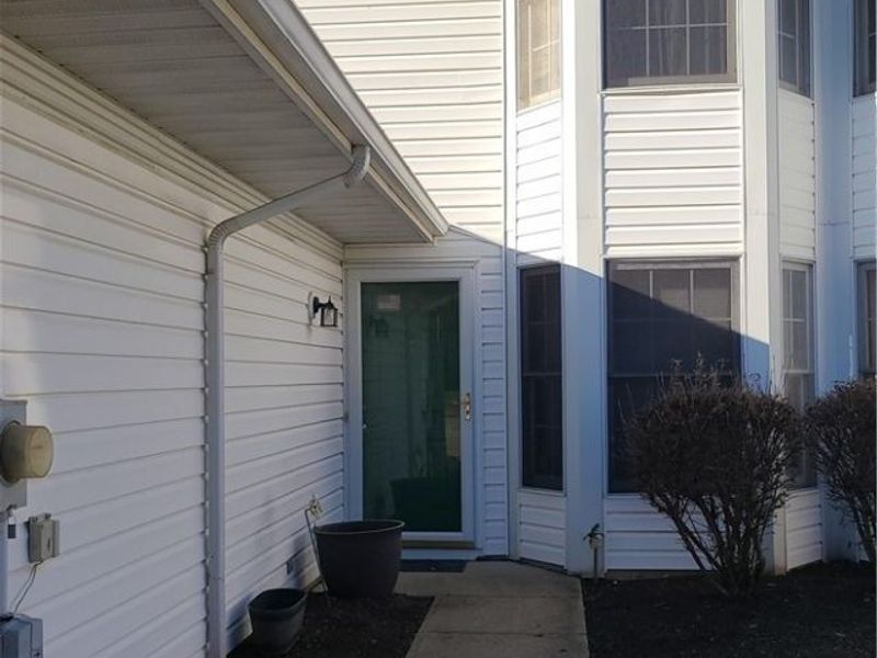 18040 Woodside N, Strongsville, OH 44149 Photo 2