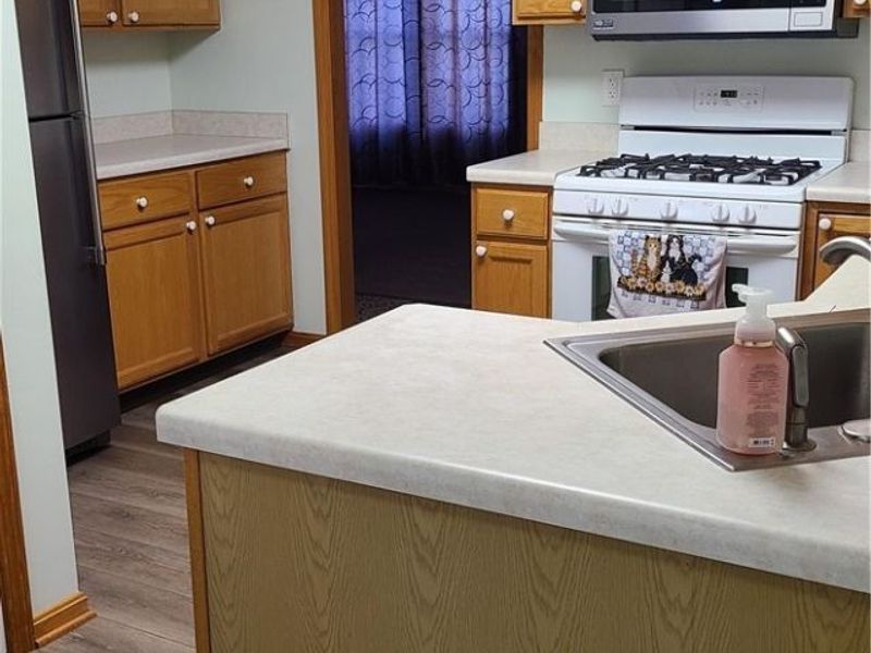 18040 Woodside N, Strongsville, OH 44149 Photo 4