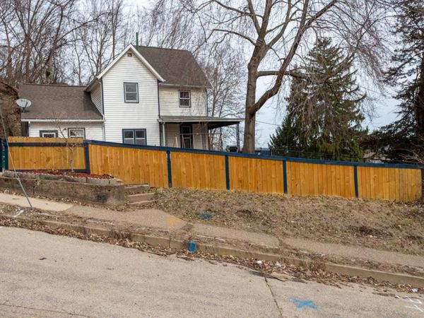 2214 Eagle Street, Dubuque, IA 52001