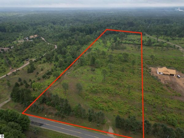 3 Kasson Road E, Maple City, MI 49664