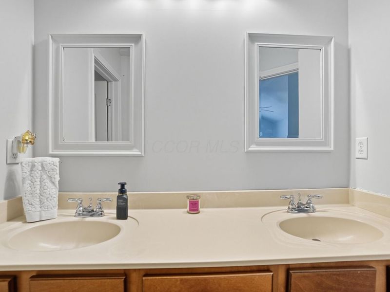 5017 Calais Drive, Columbus, OH 43221 Photo 32