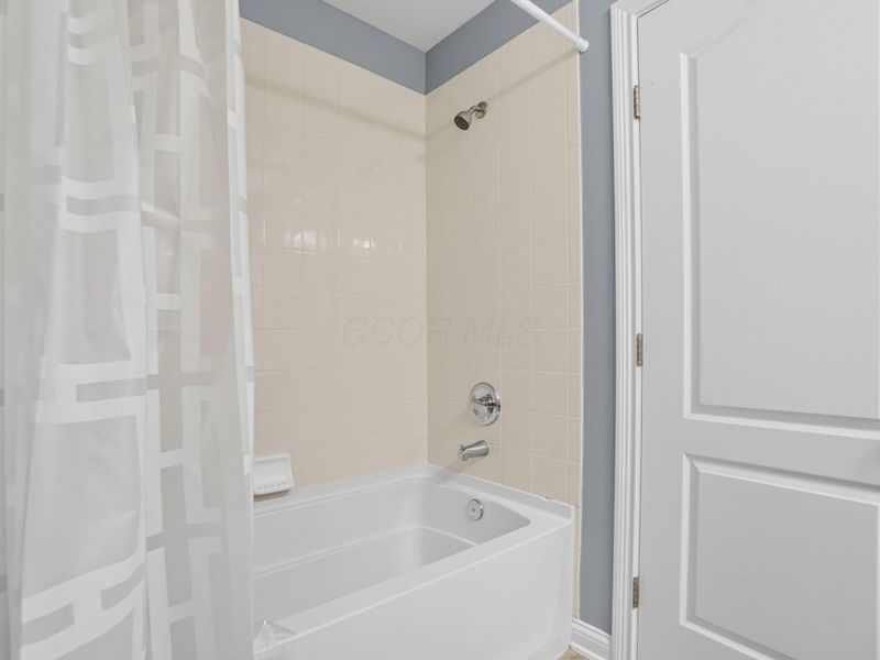 5017 Calais Drive, Columbus, OH 43221 Photo 40