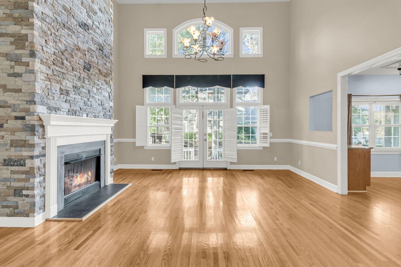 4201 Meadowbrook Court Photo 13