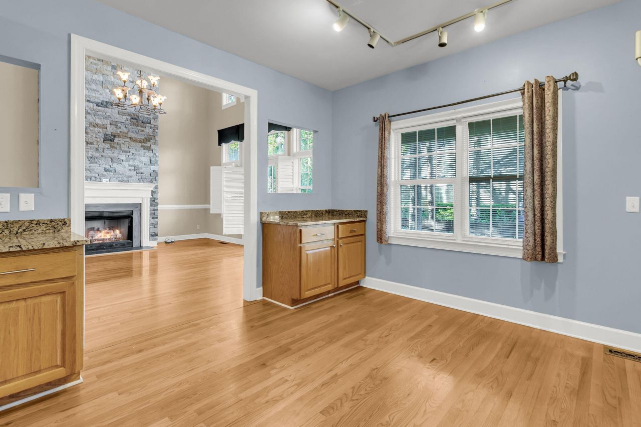 4201 Meadowbrook Court Photo 16