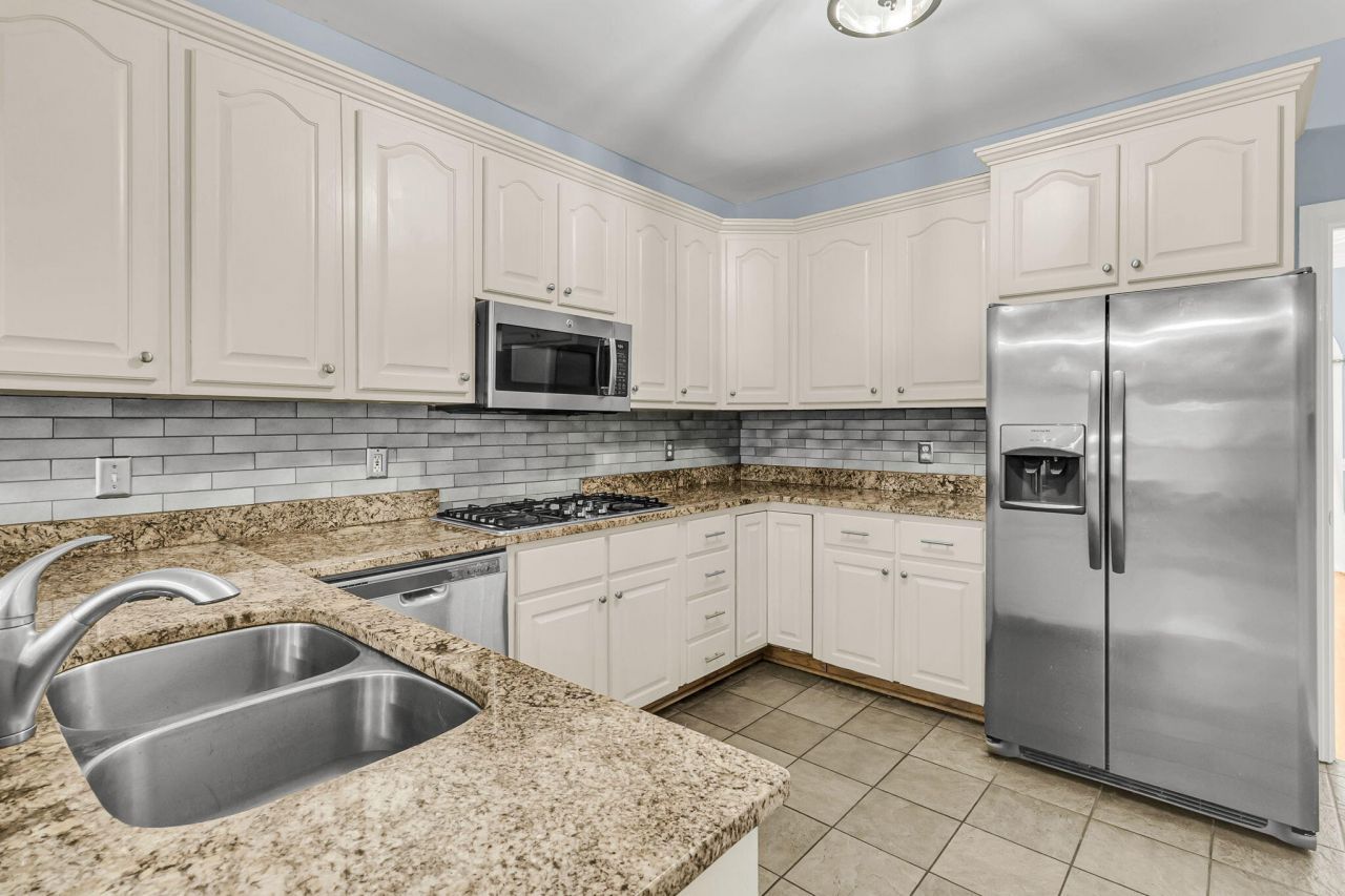 4201 Meadowbrook Court Photo 18