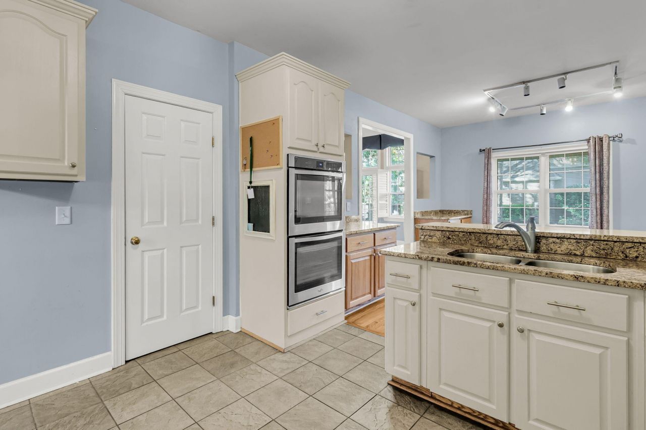 4201 Meadowbrook Court Photo 21