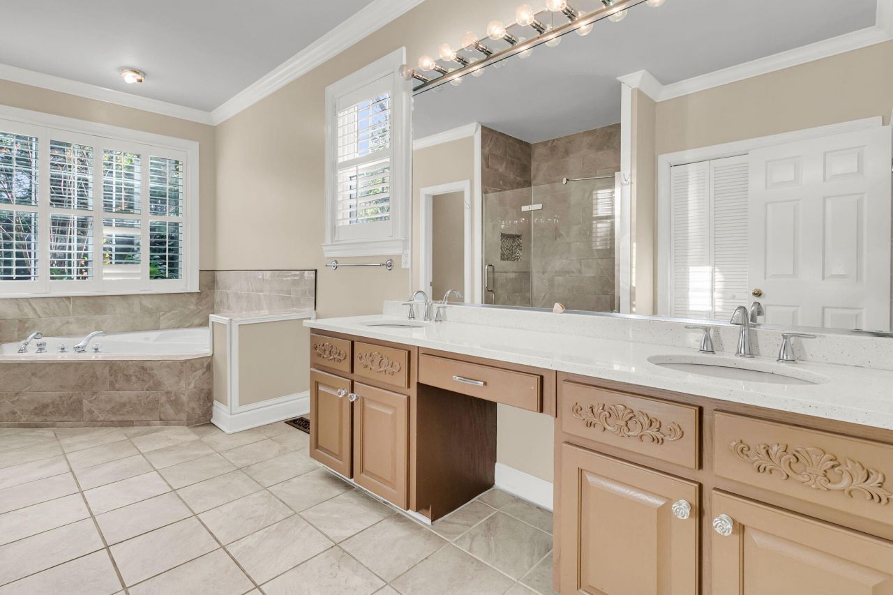 4201 Meadowbrook Court Photo 26