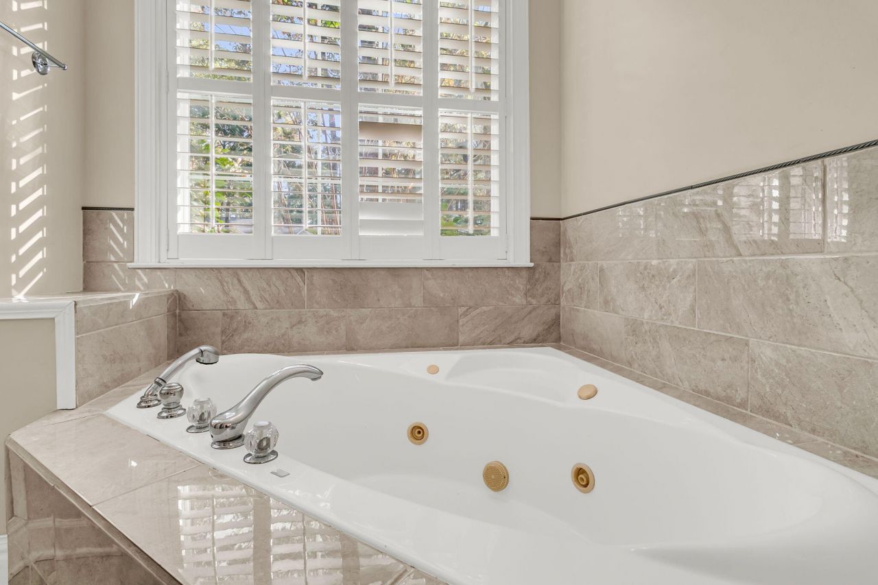 4201 Meadowbrook Court Photo 29