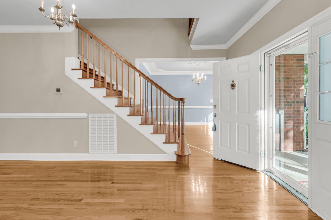 4201 Meadowbrook Court Photo 7