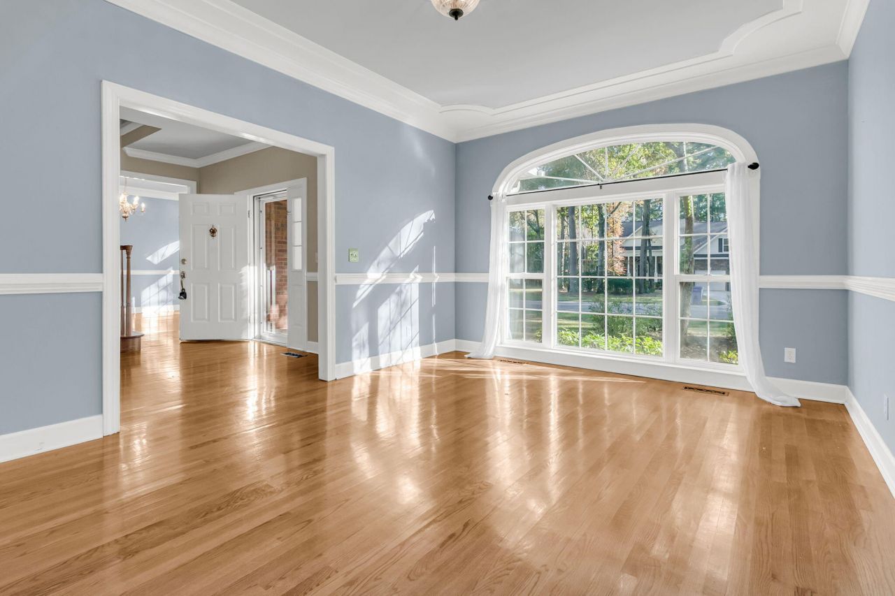 4201 Meadowbrook Court Photo 9